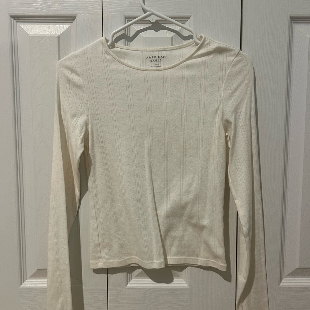 American Eagle Outfitters Cream Fitted Long Sleeve Tee